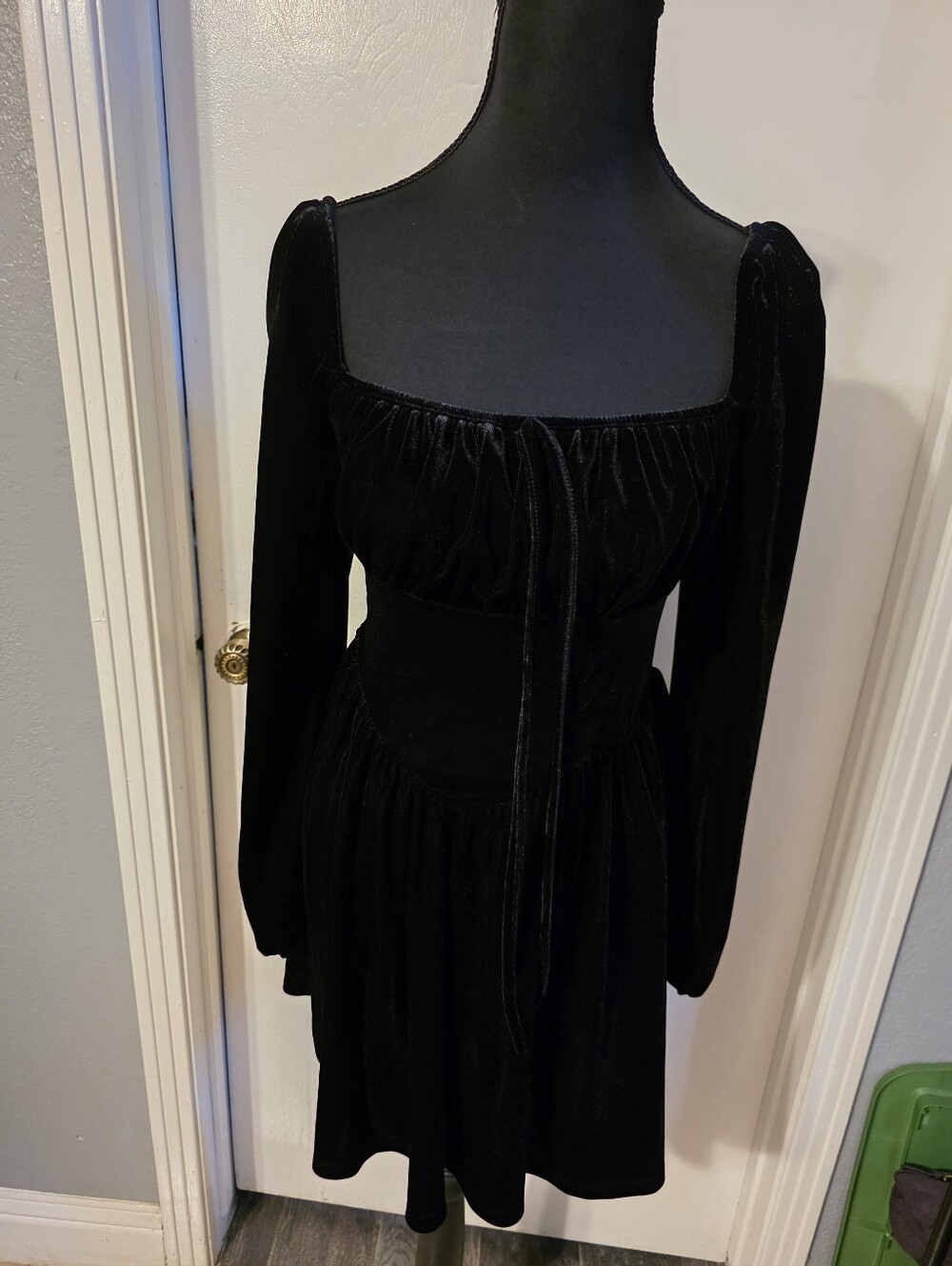 SHEIN Black Velvet Long-Sleeve Square Neck Dress